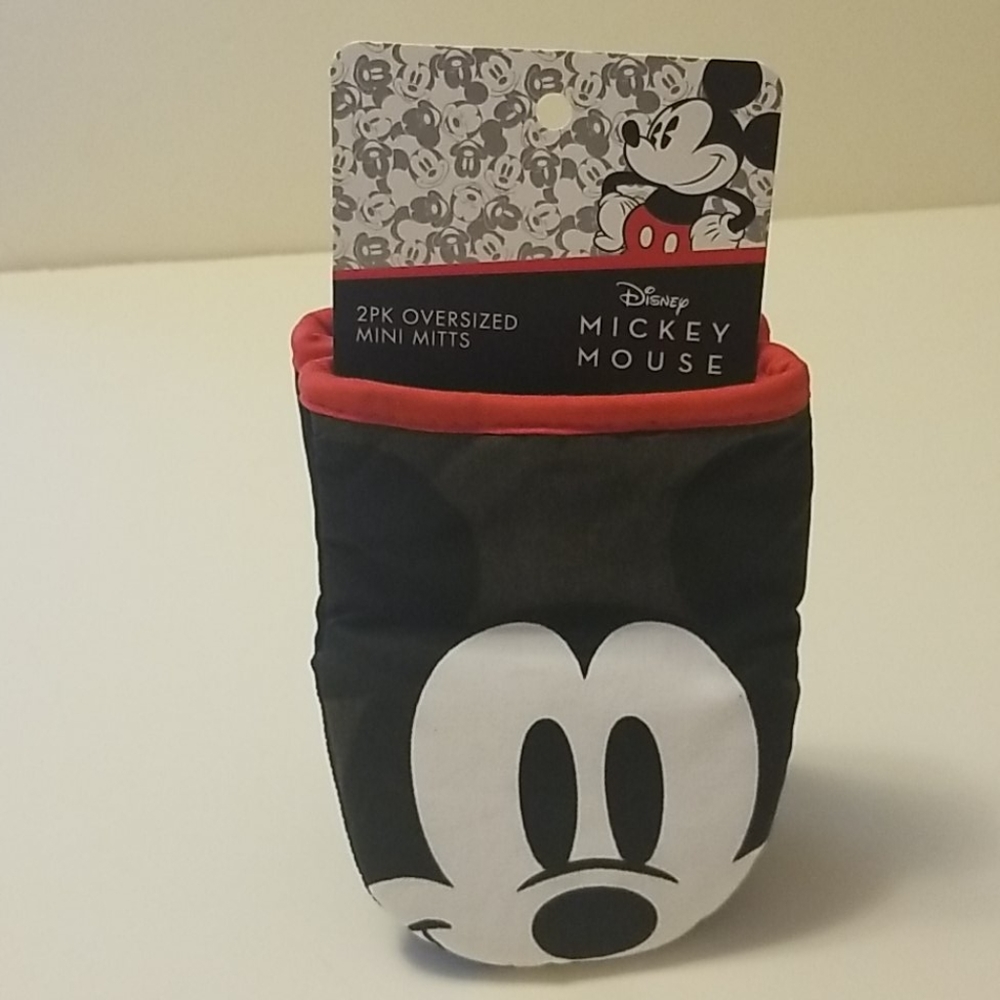 BNWT Mickey Mouse 2pk Oversized oven mini mitts